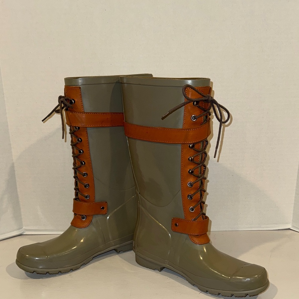 Stylish Olive and Tan Women's Boots Sz 9B